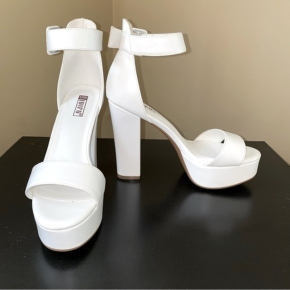 White platform chunky high heels size 7.5 EUC worn once! Comes in orig box. - Picture 9 of 13